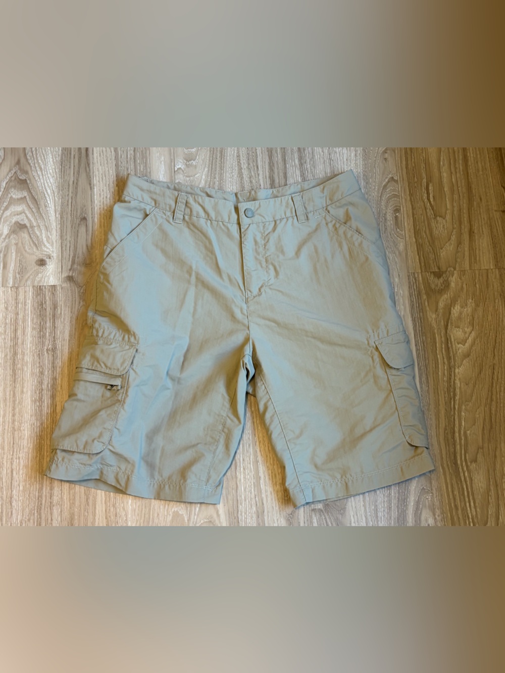 REI Women's Size 8 beige Hiking Cargo Shorts